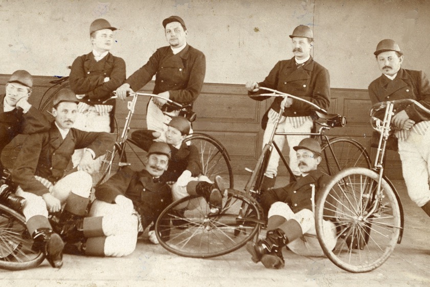 Das Titelbild der neuen Ausgabe zeigt Mitglieder des Veloziped-Klubs um 1895. Archivfoto: Familie Prechter