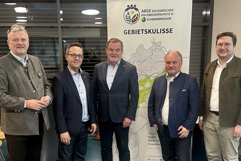 Von links: Roland Weigert (Landtags-Abgeordneter und Mitglied des Arge-Kuratoriums), Michael Franken (Bürgermeister von Reichertshofen und stellvertretender Arge-Vorsitzender) Albert Gürtner (Landrat von Pfaffenhofen und Arge-Vorsitzender), Ludwig Wayand (Bürgermeister von Baar-Ebenhausen) und Christian Moser (Bundestags-Abgeordneter und Mitglied des Arge-Kuratoriums). Fotos: Assenbrunner