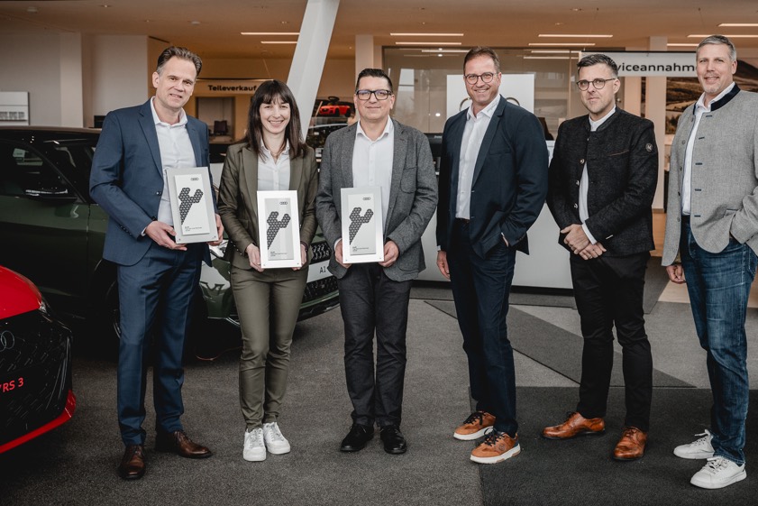 Von links: Michael Götz (Service- und Betriebs-Leiter Autohaus Rothsee), Maria Hainz (Service-Leiterin Audi Pfaffenhofen), Calogero La Russa (Service-Leiter Schrobenhausen), Stephan End (After-Sales-Leiter), Peter Dollinger (Audi-After-Sales-Business-Vertriebspartner-Betreuer), Michael Stiglmayr (Geschäftsführer). Fotos: oh