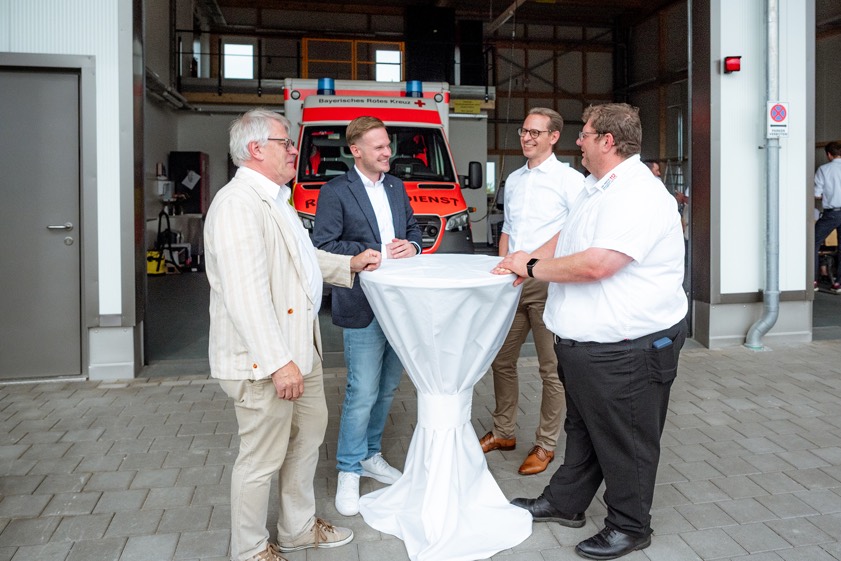 Von links: ZRF-Geschäftsführer Günther Griesche (Geschäftsführer des Zweckverbands für Rettungsdienst und Feuerwehr-Alarmierung in der Region Ingolstadt), Fabian Heierhoff (Leiter des BRK-Rettungsdienstes im Kreis Pfaffenhofen, Jürgen Grams (Vize-Geschäftsführer des Zweckverbands für Rettungsdienst und Feuerwehr-Alarmierung in der Region Ingolstadt) und Andreas Fuchs von der Integrierten Leitstelle (ILS) in Ingolstadt. Foto: Thunig